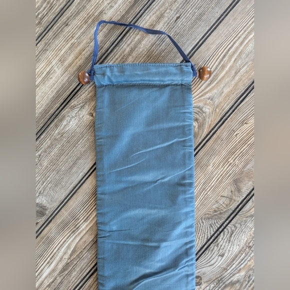 Dog tapestry 5.5" wide and 40.5" long in great condition - Picture 7 of 8